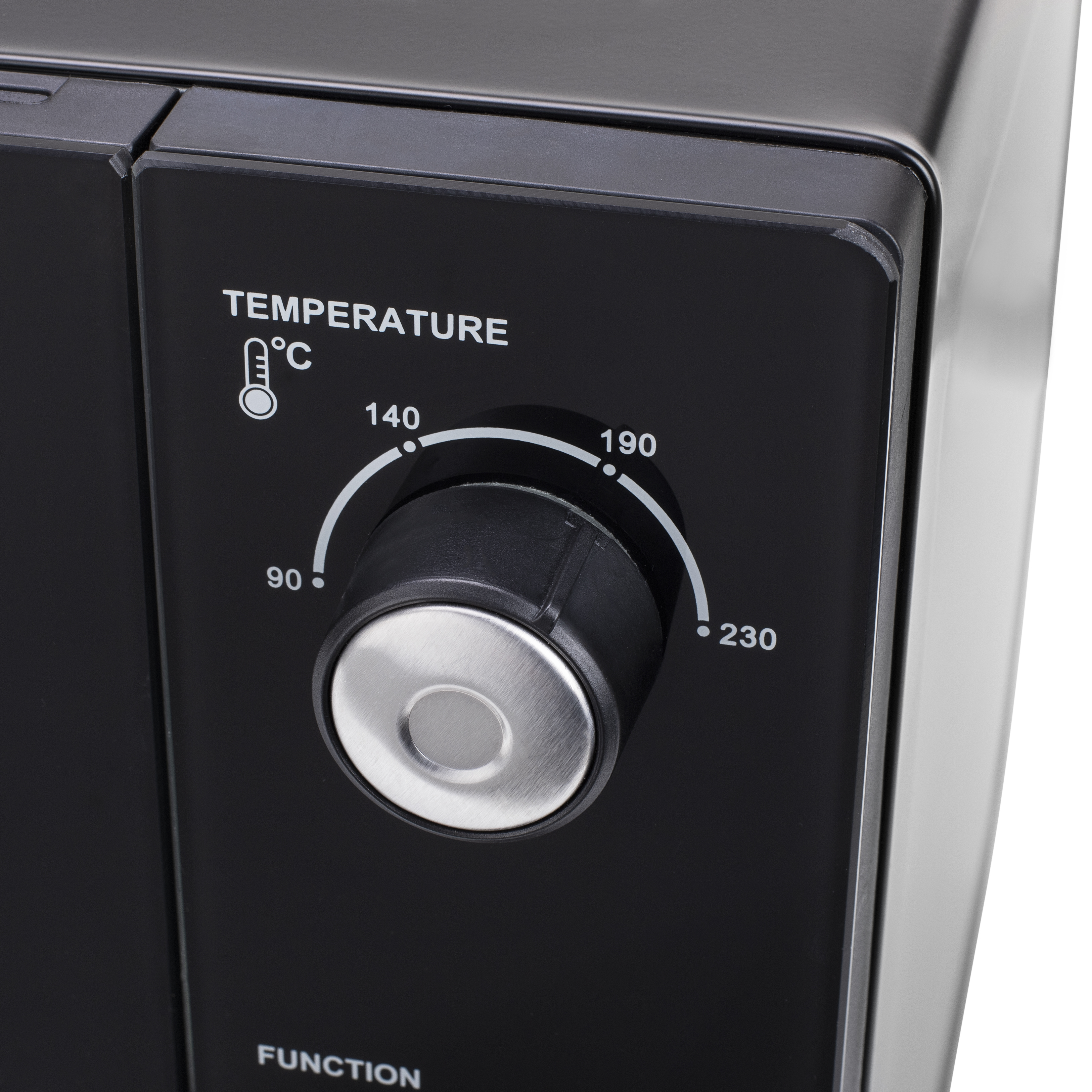Nahaufnahme eines schwarzen Backofen-Bedienfelds mit Temperaturregler von 90 bis 230 Grad.