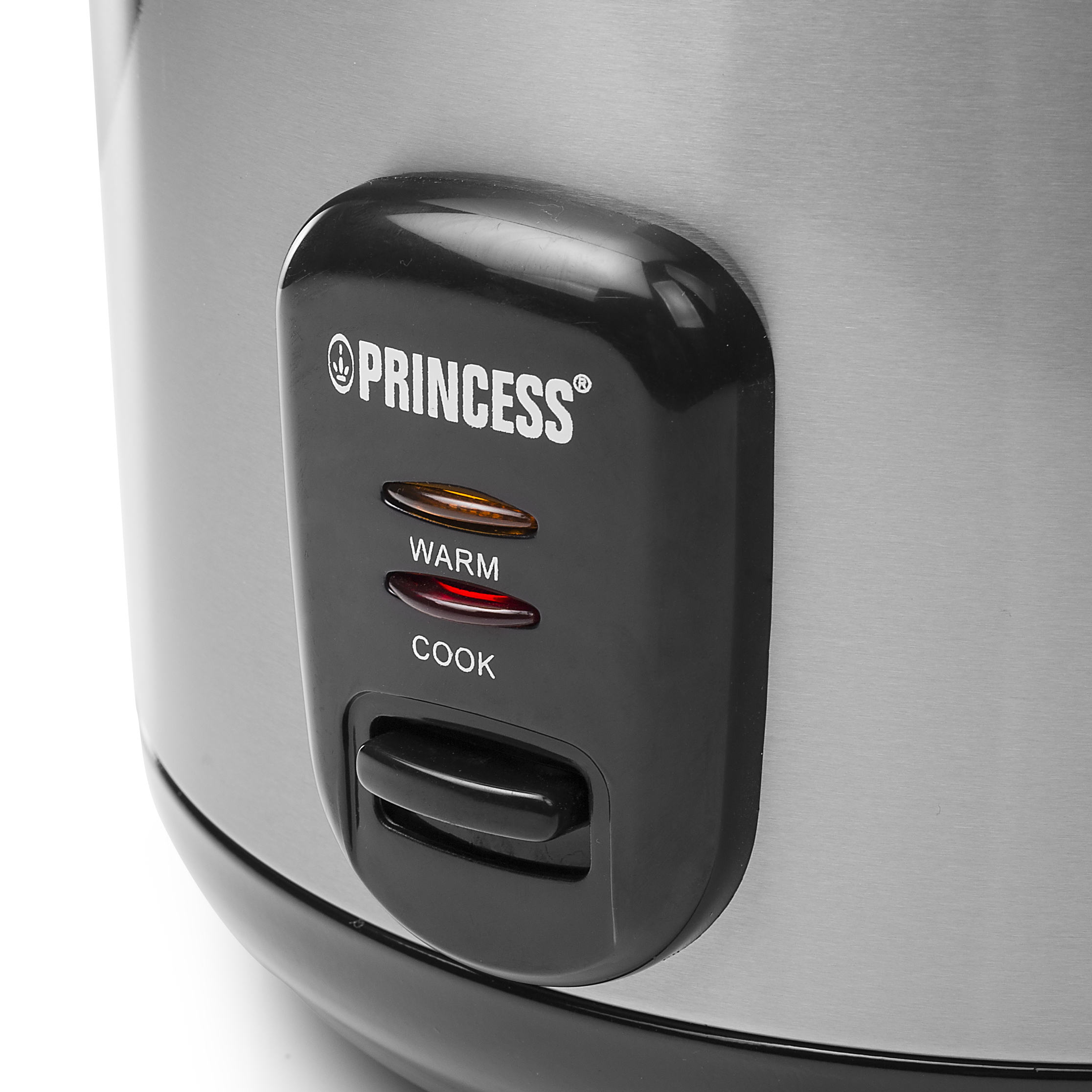 Nahaufnahme eines Princess-Reiskocher-Bedienfelds. Es hat Warm- und Kochlichter und einen schwarzen Griff.