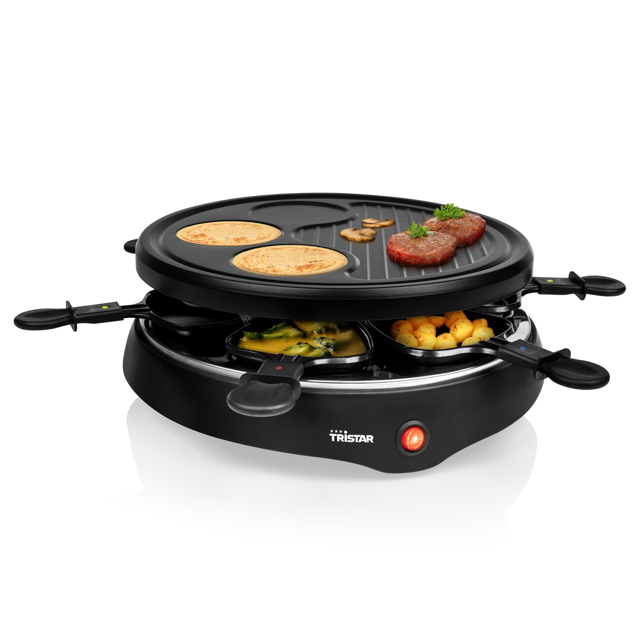 Schwarzer Raclette-Grill mit Speisen oben und in den unteren Fächern. Enthält Pfannkuchen, Fleisch, Pilze, Kartoffeln und Gemüse.