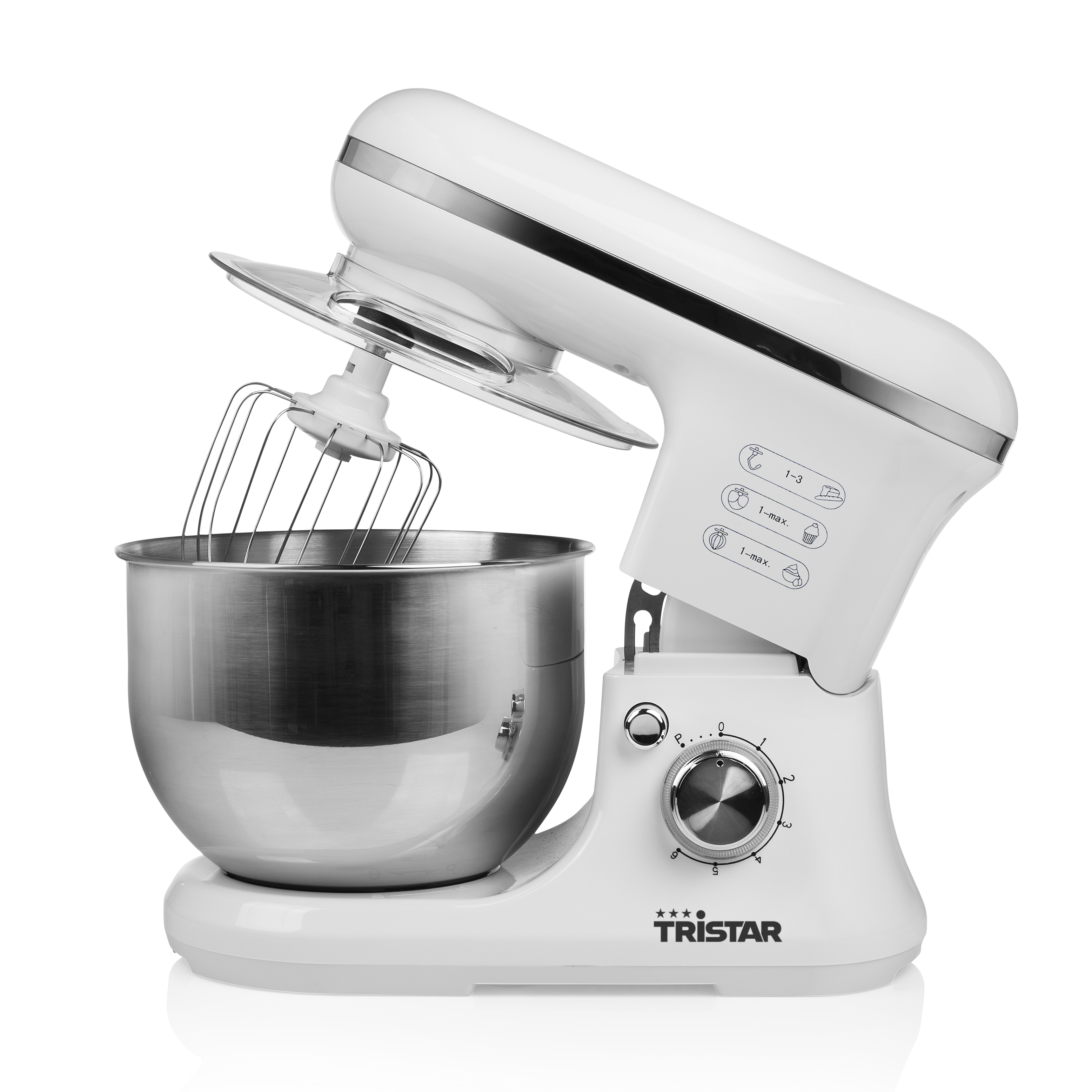 Robot culinaire blanc avec bol et accessoires en acier inoxydable, sur fond blanc.