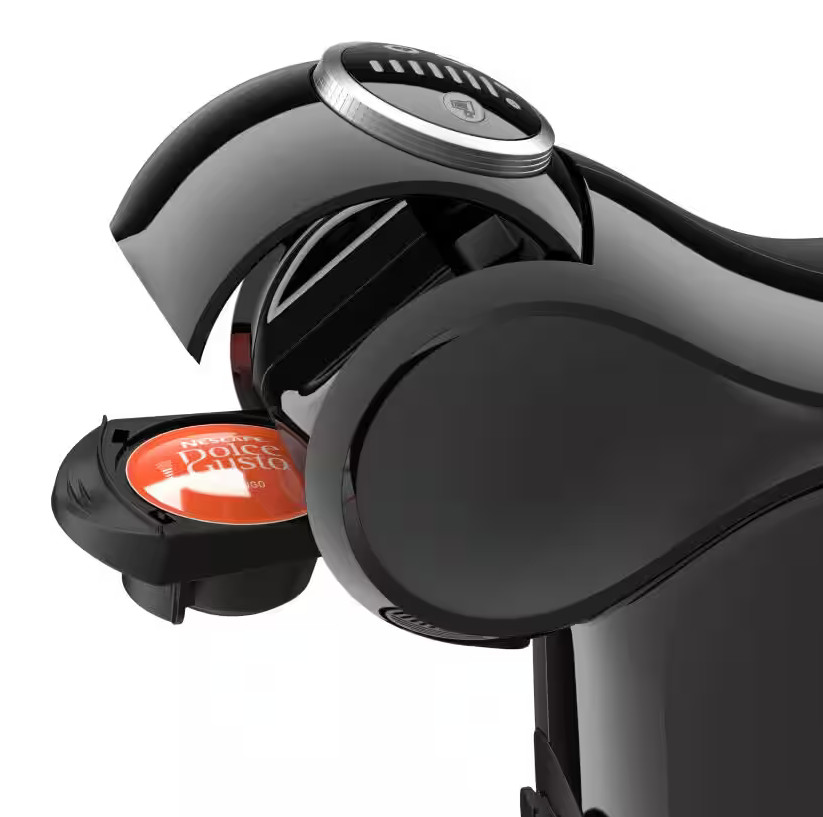 Czarny ekspres do kawy z czerwoną kapsułką Dolce Gusto.