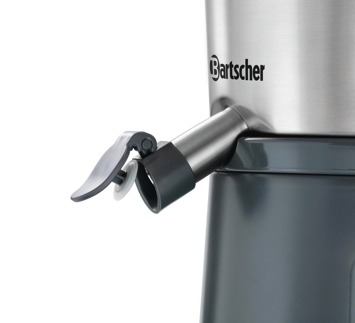 Nahaufnahme eines Entsafters mit silbernen und dunkelgrauen Teilen. Ein Hebel und ein Ausguss sind sichtbar. Der Markenname 'Bartscher' wird gezeigt.