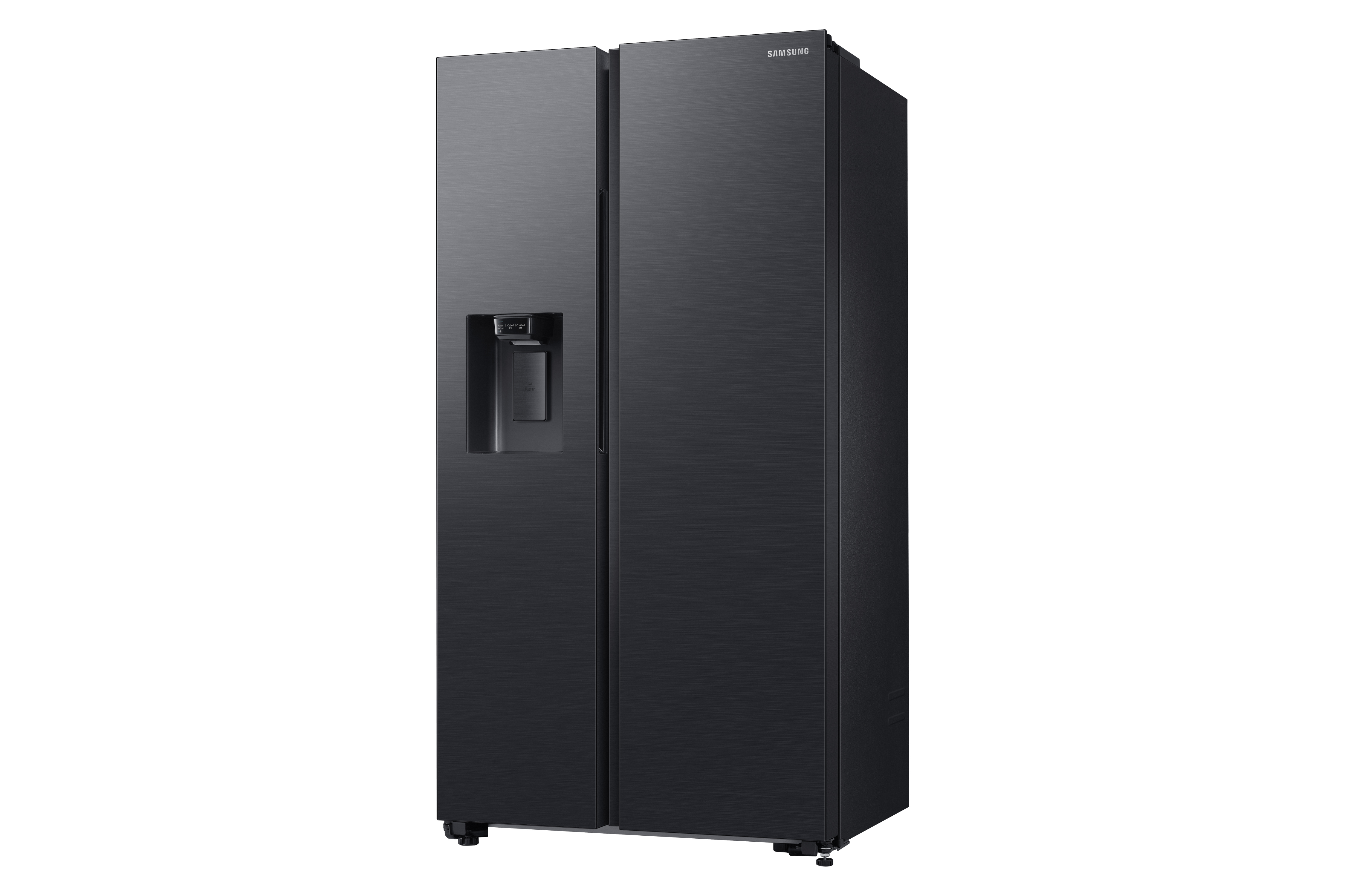 Schwarzer Side-by-Side-Kühlschrank von Samsung auf weißem Grund.