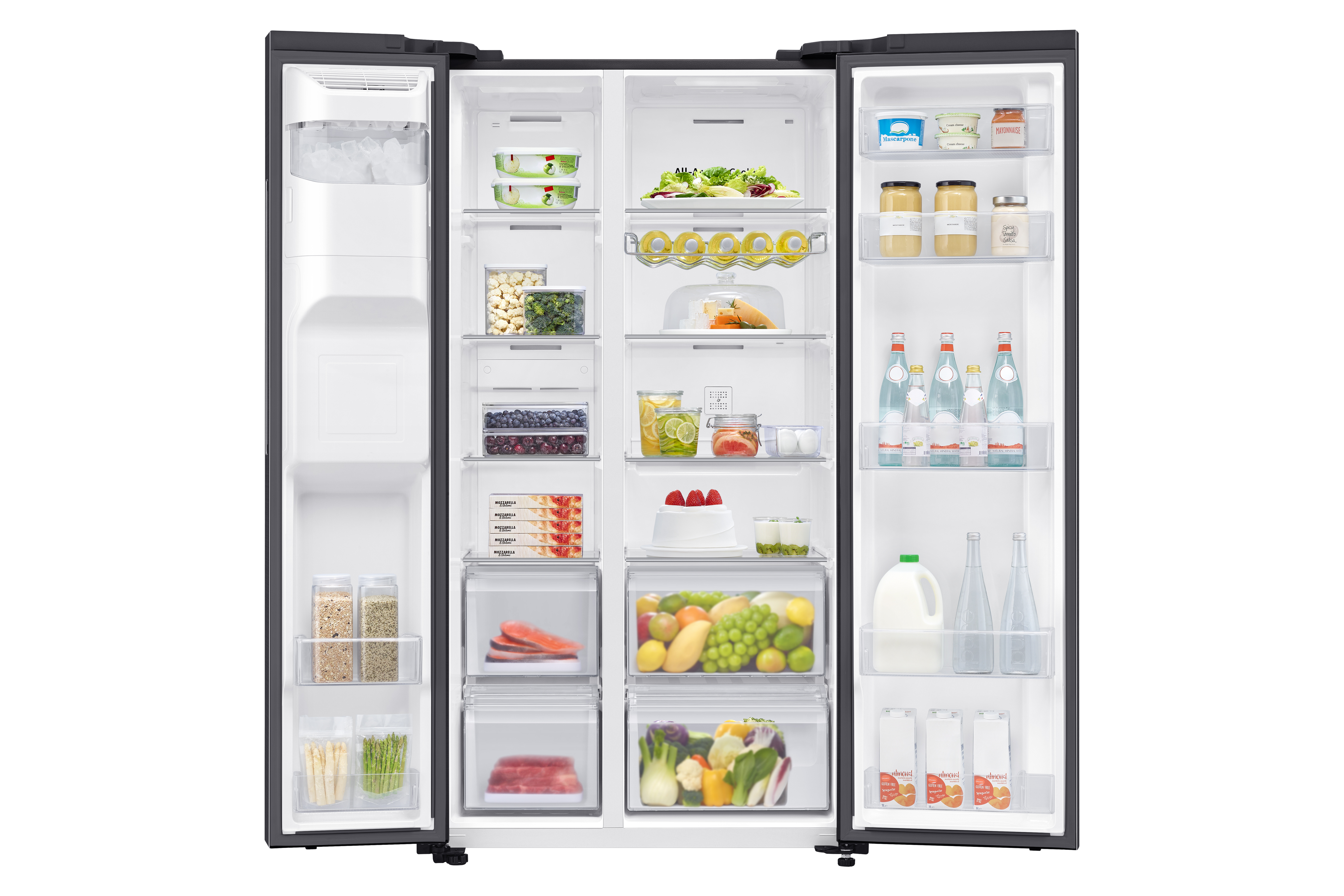 Ein schwarzer Samsung Side-by-Side-Kühlschrank mit geöffneten Türen, voll mit Lebensmitteln.