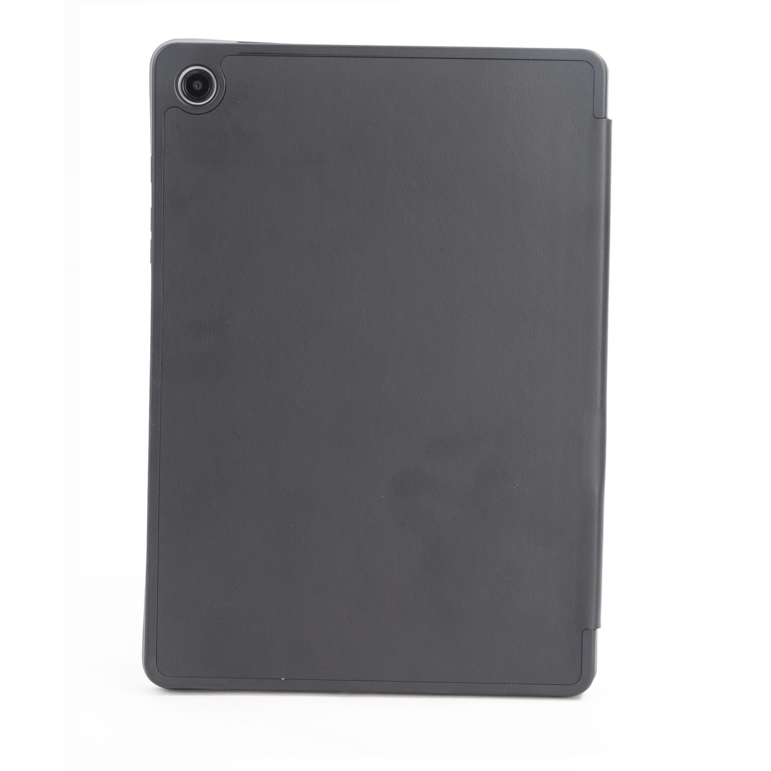 Une tablette noire avec un étui sur une surface blanche.