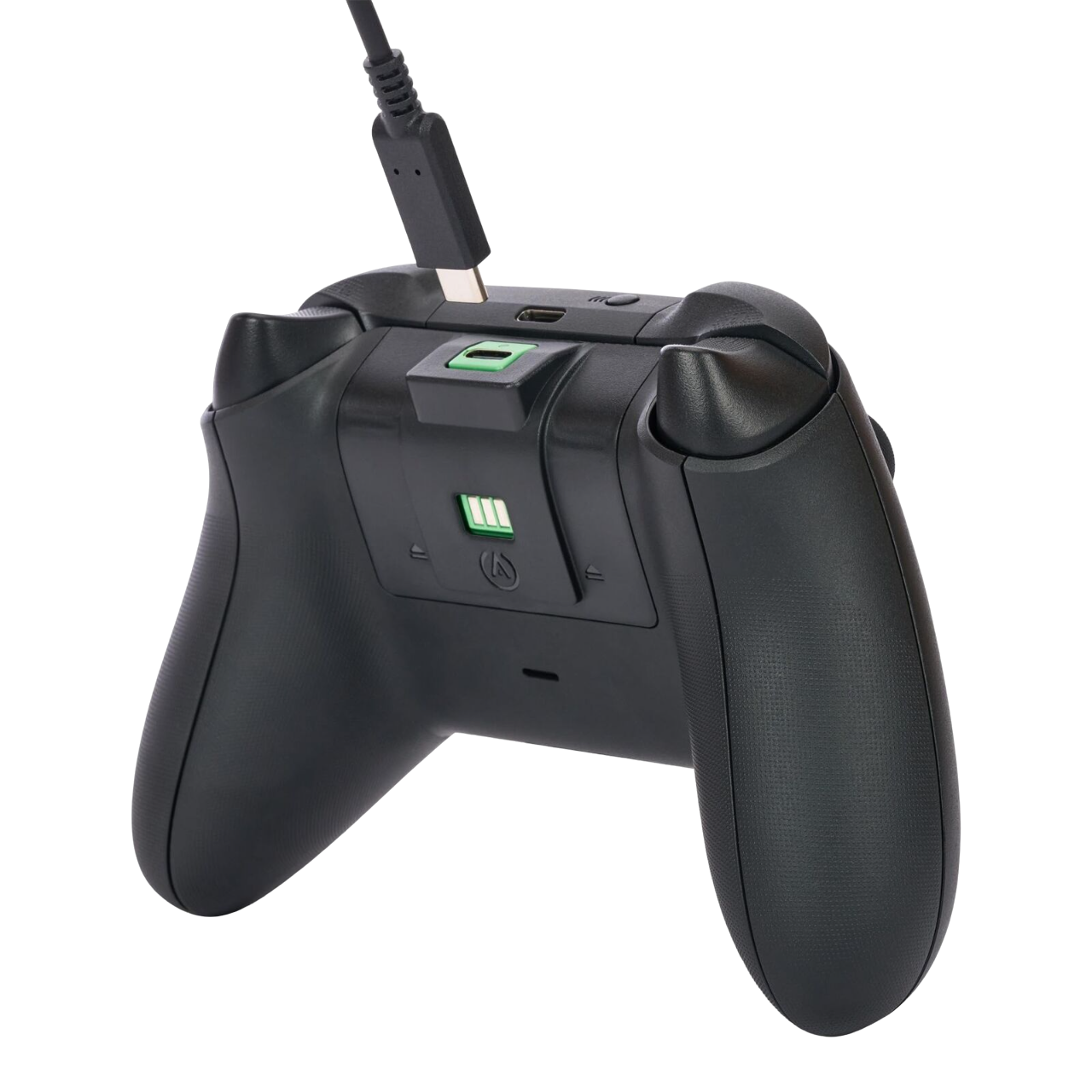 Schwarzer Xbox-Controller mit eingestecktem USB-C-Kabel, von hinten betrachtet.