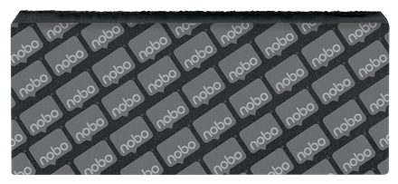 A fekete Nobo tábla közelképe a Nobo logóval.