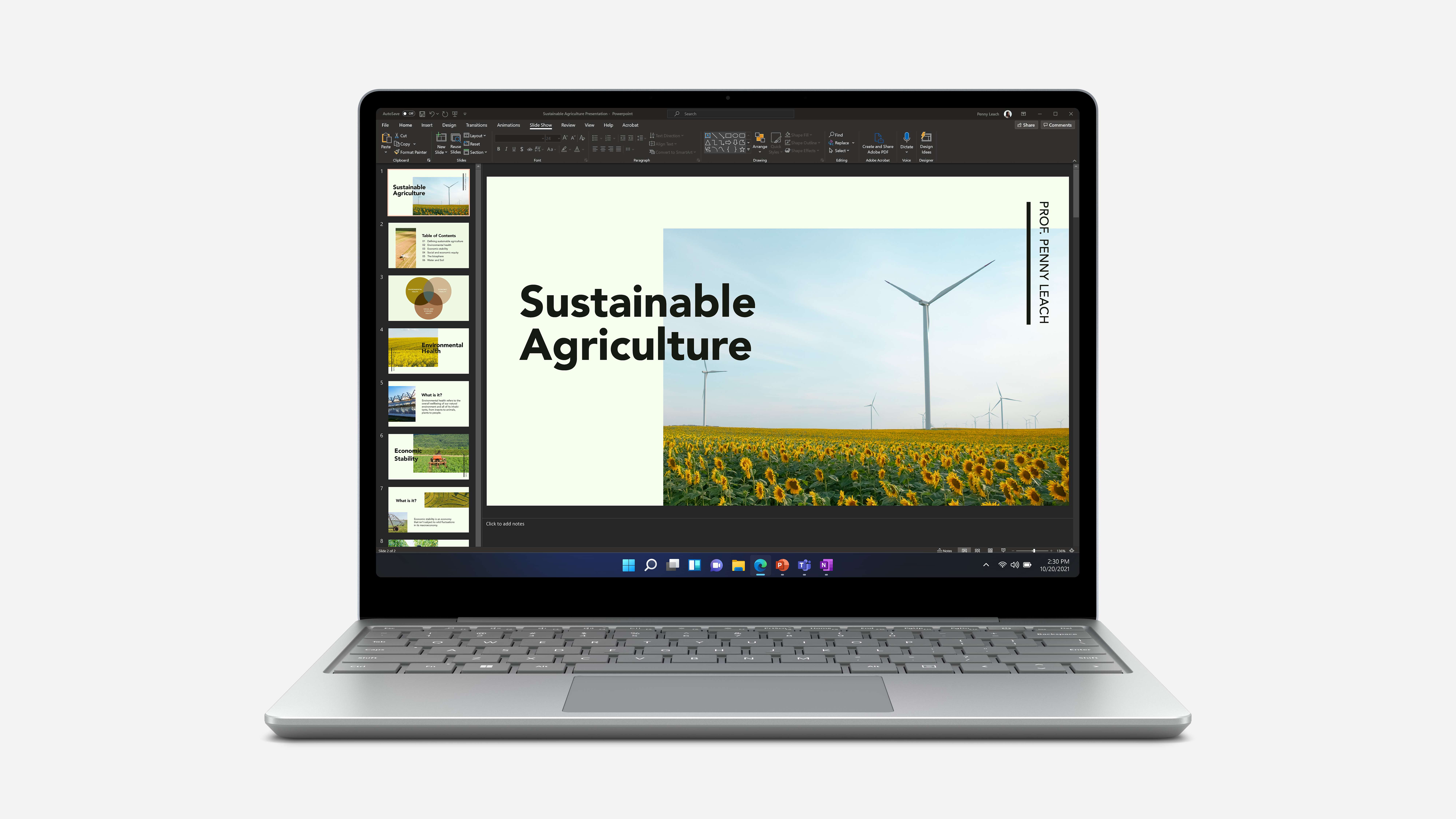 Een laptop met een Microsoft PowerPoint-presentatie over 'Duurzame landbouw'.