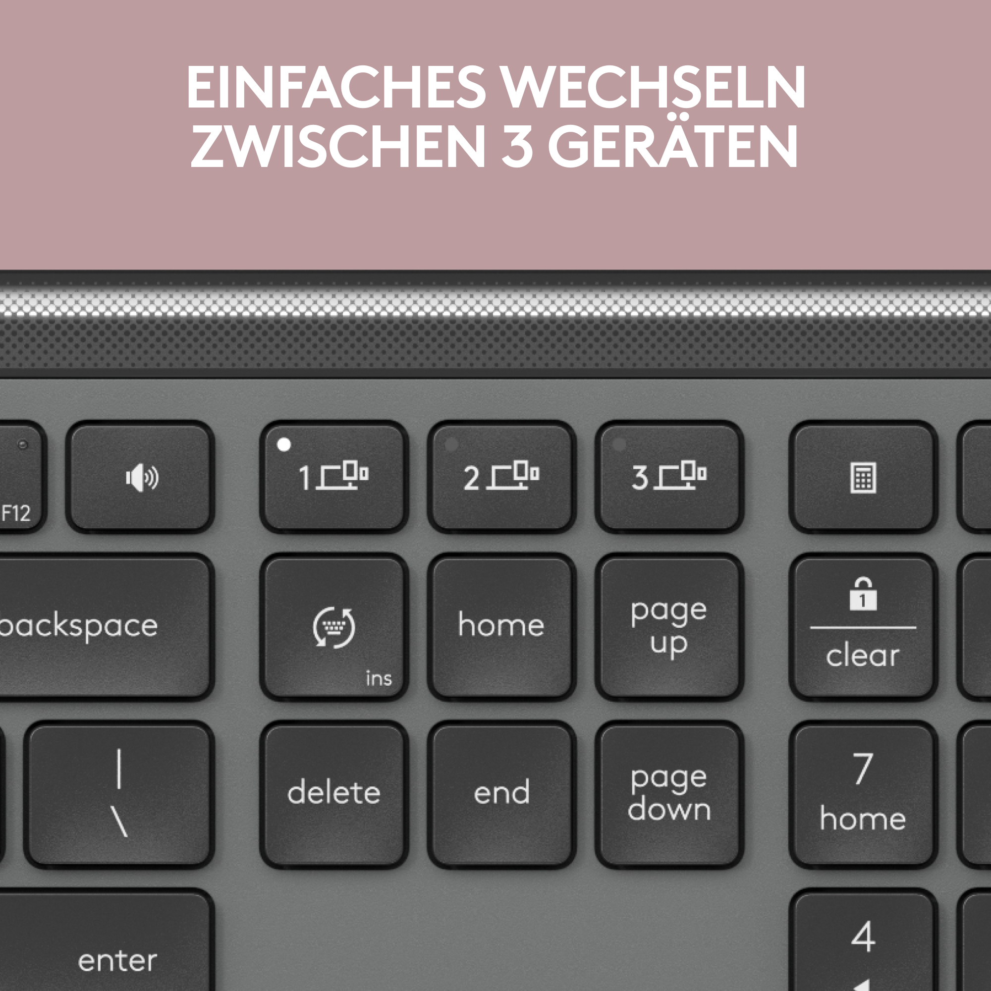 Nahaufnahme einer grauen Tastatur mit Funktionstasten und Sondertasten zum Umschalten der Geräte.