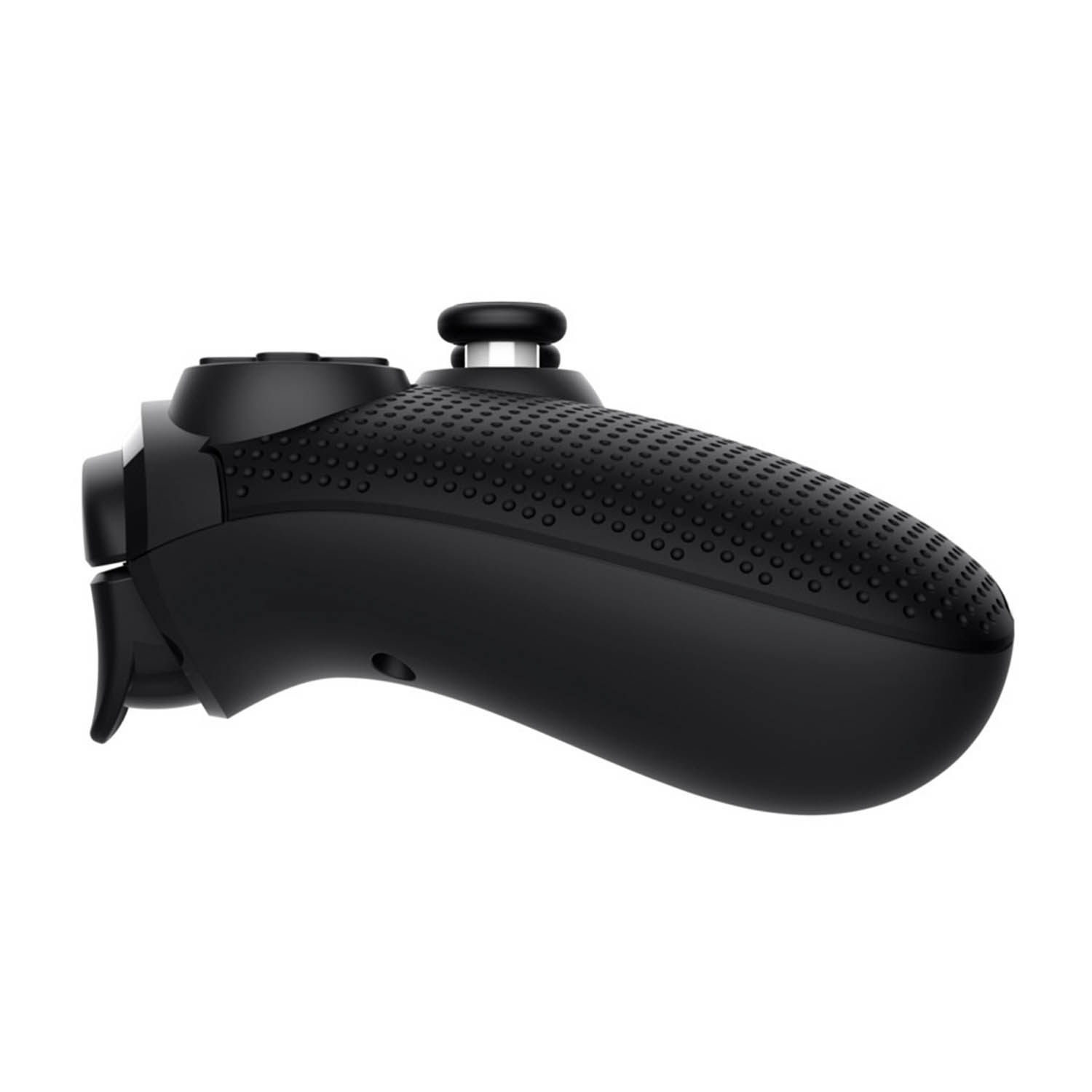 Vista laterale di un controller di gioco nero con impugnature strutturate e un joystick su sfondo bianco.