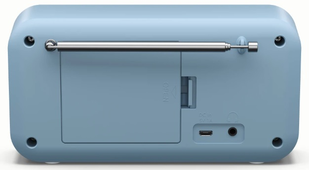 Niebieskie radio retro z anteną i tylnym panelem pokazującym porty.