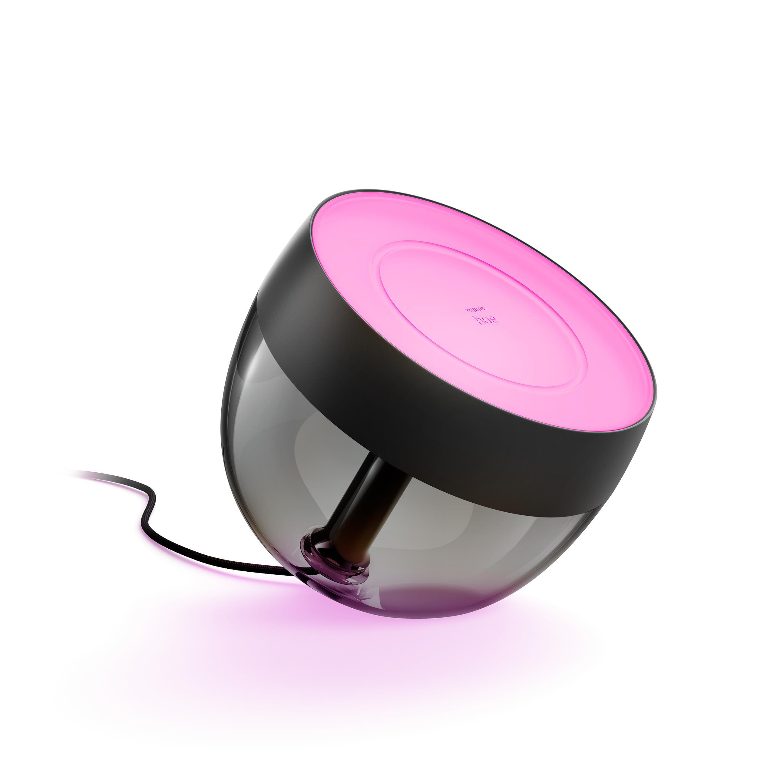 Eine geneigte, schwarz-graue Philips Hue Lampe, die rosa Licht ausstrahlt.