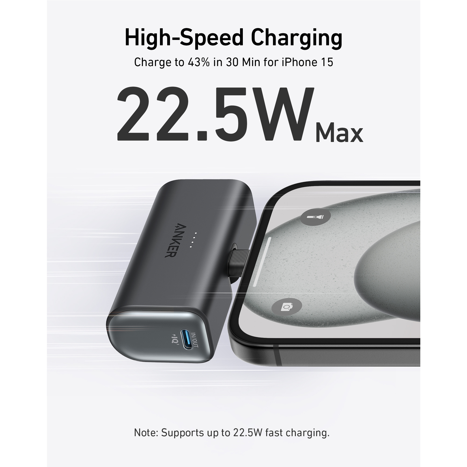 Batterie externe noire chargeant un téléphone, avec du texte sur la charge rapide.