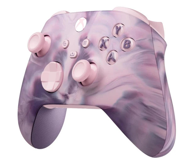 Kontroler Xbox z różowo-fioletowym marmurkowym wzorem, przyciski są różowe.
