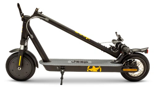 Czarna hulajnoga elektryczna Jeep, częściowo złożona, na białym tle.