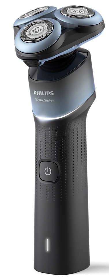 Czarna i srebrna golarka z trzema obrotowymi ostrzami. Uchwyt ma przycisk zasilania.