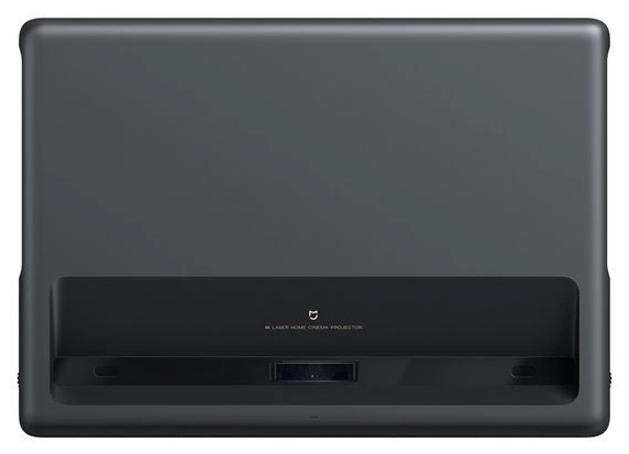 Czarny projektor o prostokątnym kształcie. Posiada wklęsły obszar z soczewką.