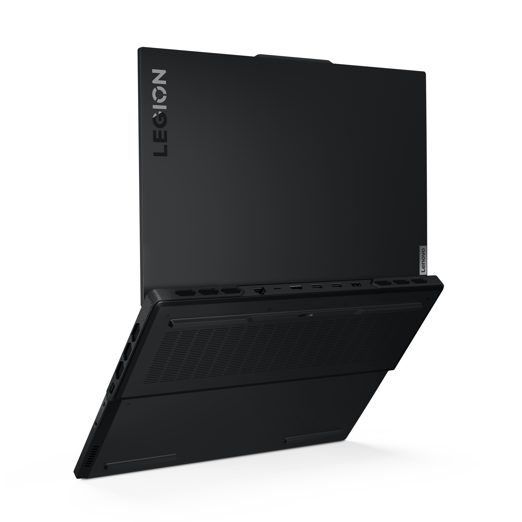 Schwarzer Lenovo Legion Laptop, geöffnet und abgewinkelt, Unterseite zeigend.
