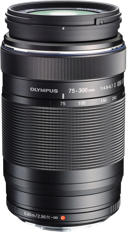 Fekete-ezüst Olympus objektív. 75-300 mm-es gyújtótávolsággal és f/4,8-6,7-es rekeszértékkel.