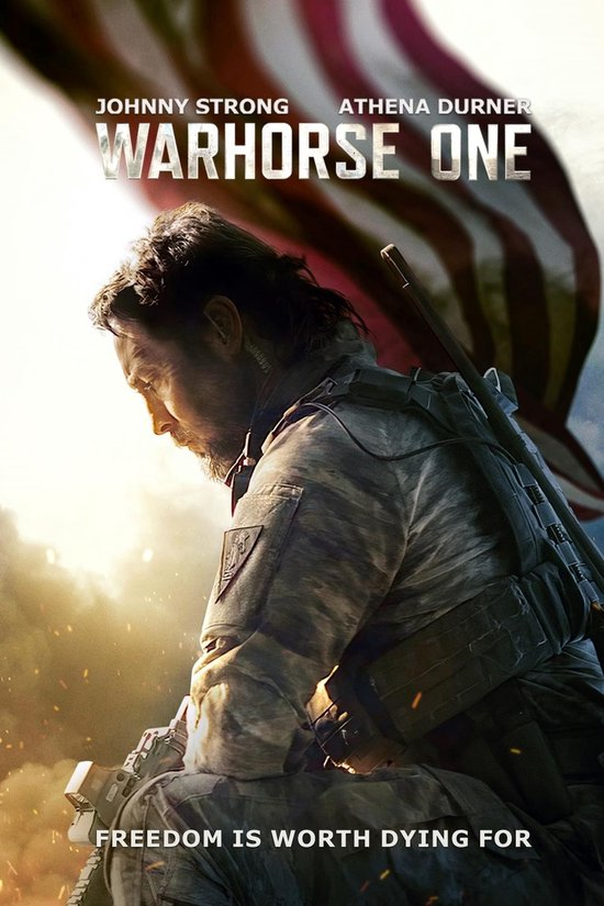 Affiche du film 'WARHORSE ONE'. Homme en tenue militaire regarde le drapeau américain.