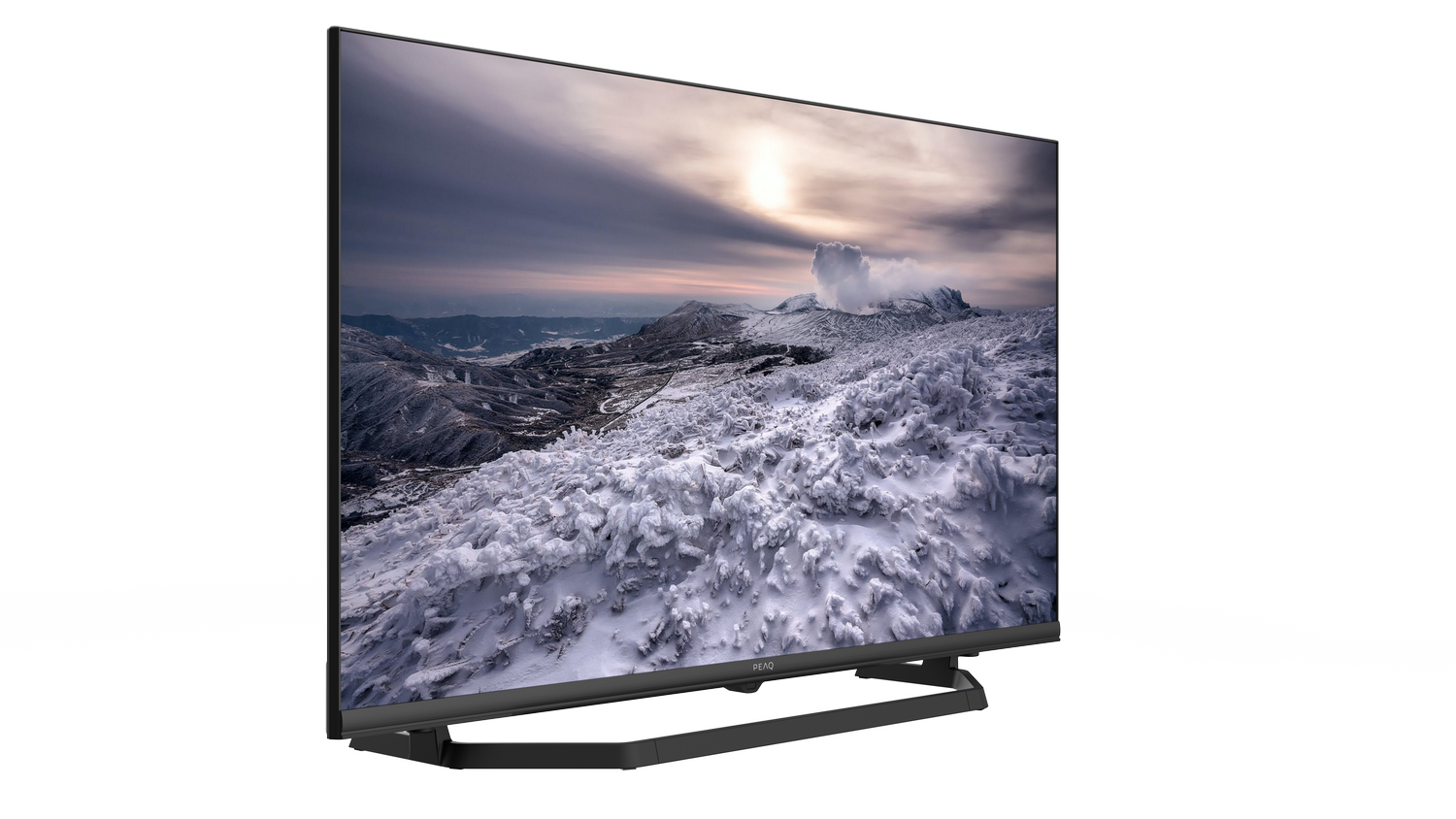Televisor grande mostrando un paisaje montañoso nevado sobre fondo blanco.
