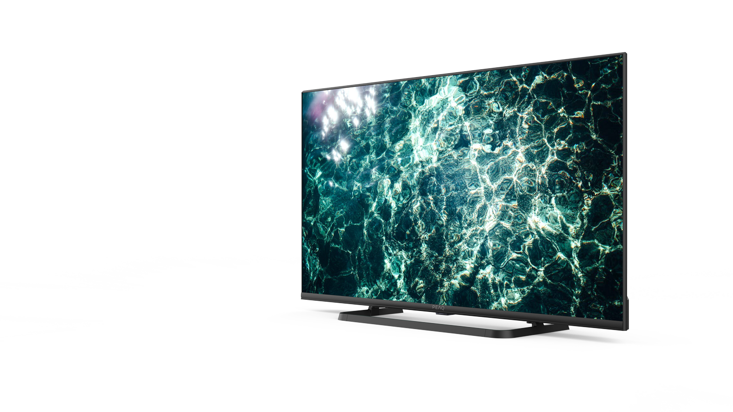 Un televisor moderno muestra una escena acuática. La pantalla tiene bordes oscuros. El fondo es blanco y negro.