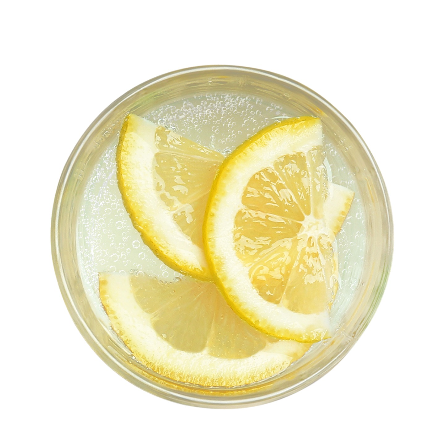 Ein Glas Sprudelwasser mit Zitronenscheiben. Weißer Hintergrund.
