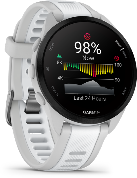 Egy fehér és szürke Garmin okosóra, amely pulzusszám adatokat jelenít meg.