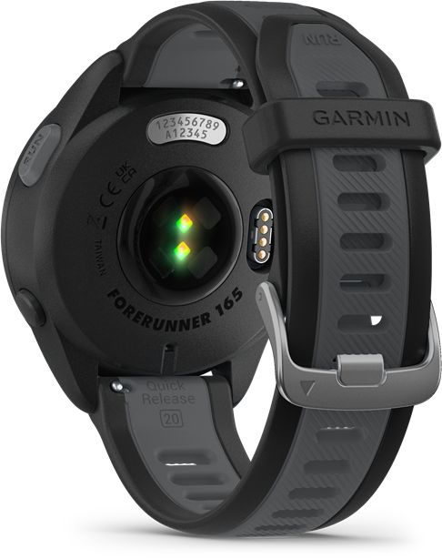Fekete Garmin Forerunner 165 óra, szürke szíjak, pulzusmérő szenzor és gyors kioldó mechanizmus.