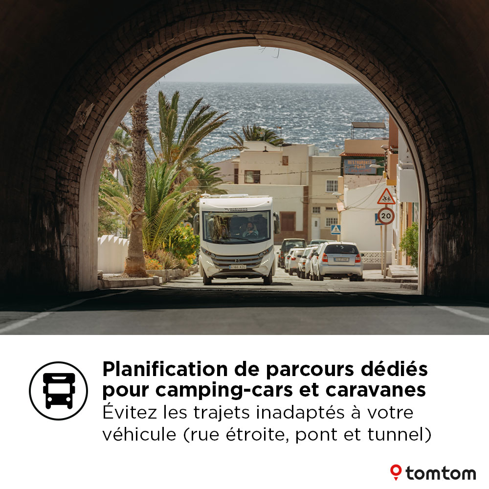 Camping-car sort d'un tunnel. Texte sur la planification d'itinéraires pour camping-cars.