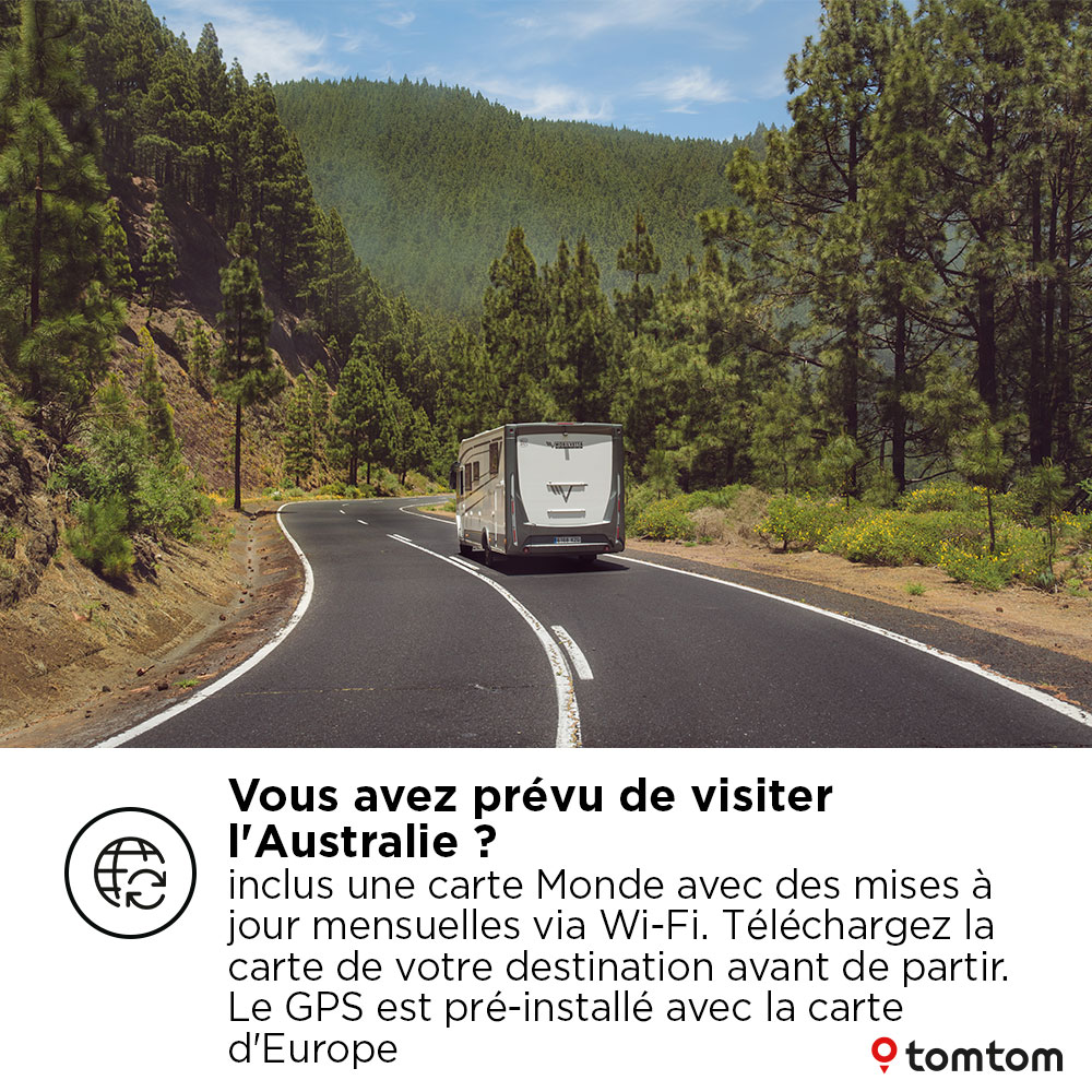 Un camping-car blanc roule sur une route sinueuse à travers une forêt. Texte sur la visite de l'Australie.