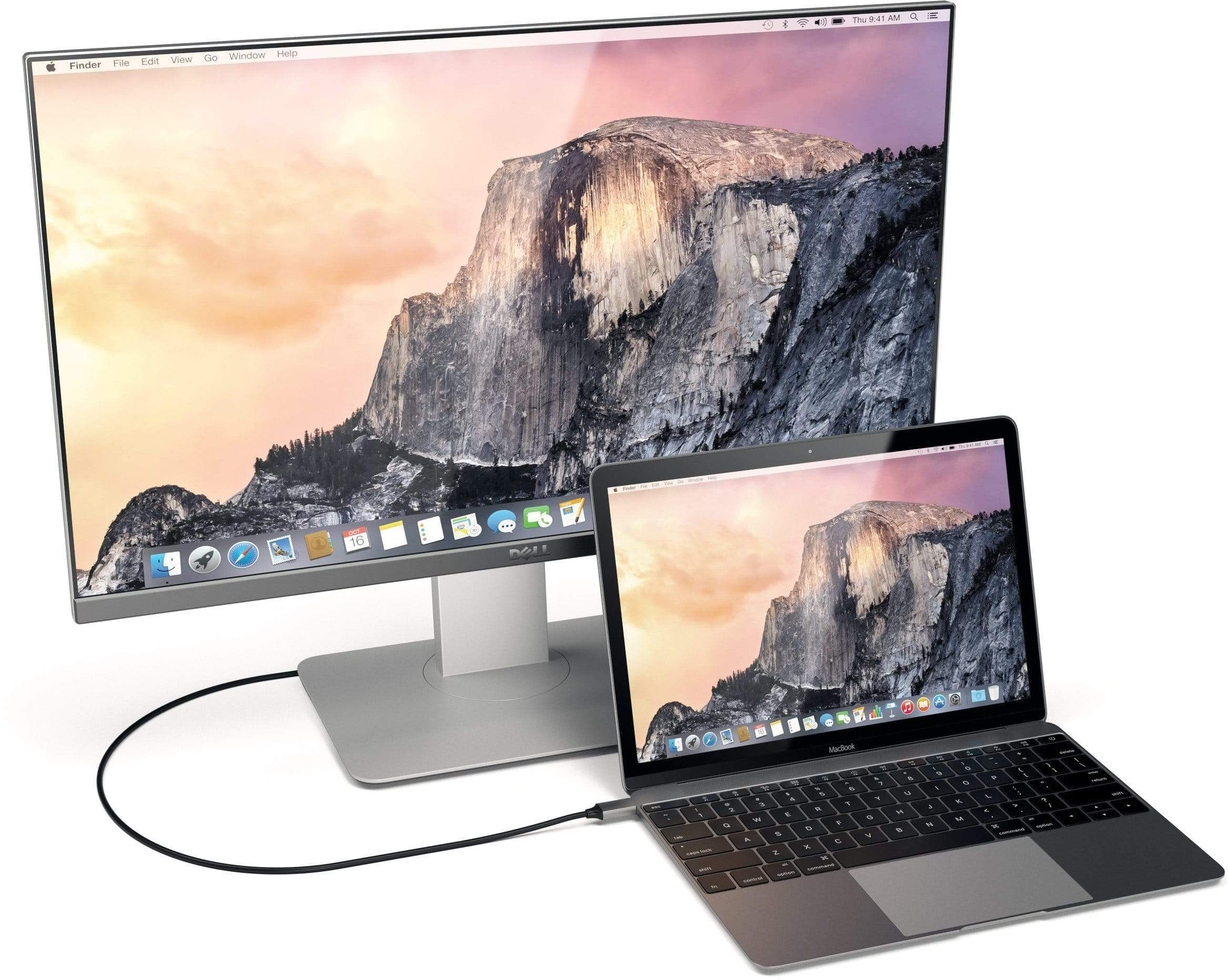 Laptop egy hegyes jelenetet mutató monitorhoz csatlakoztatva.