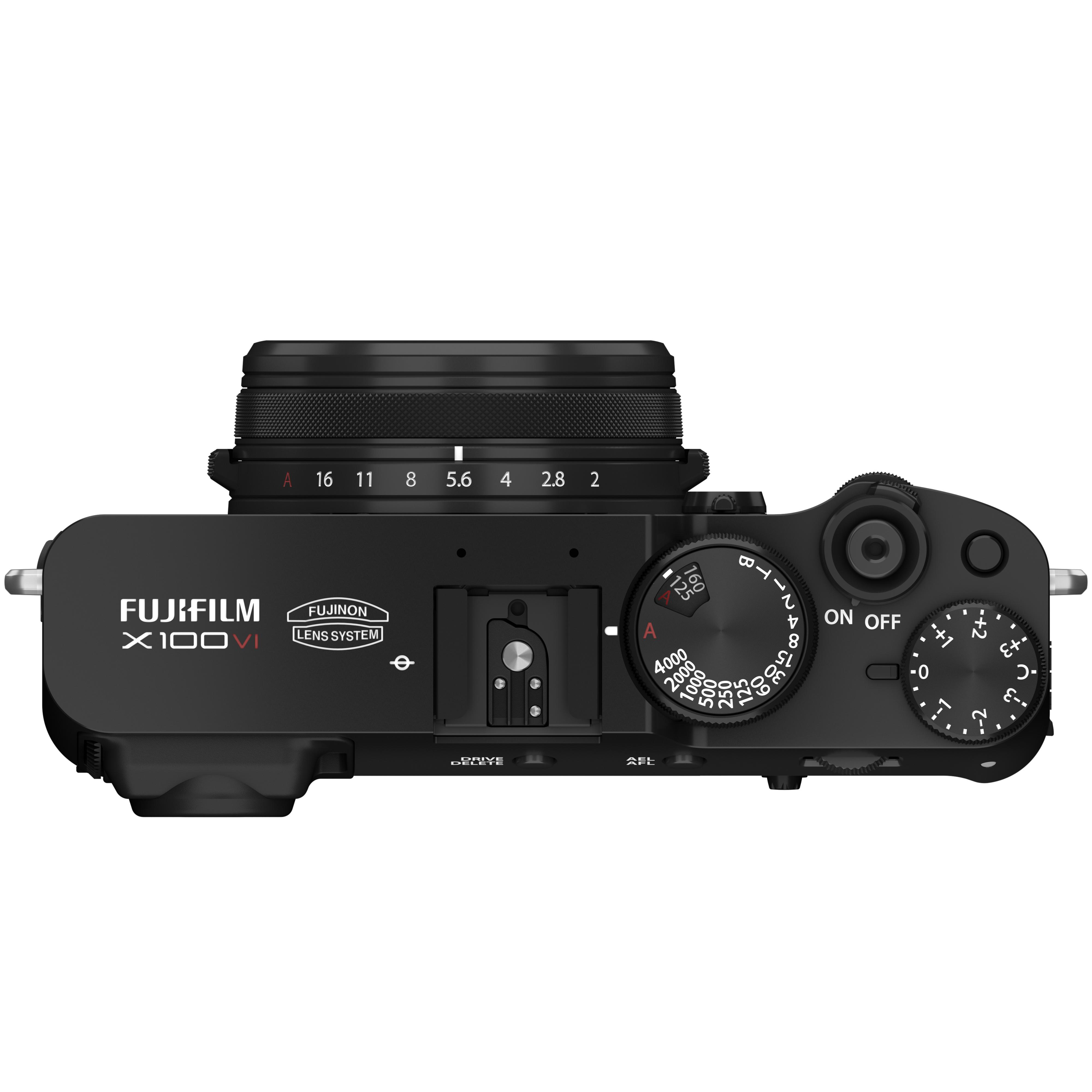 Draufsicht auf eine schwarze Fujifilm X100VI Kamera mit Objektiv und Bedienelementen.