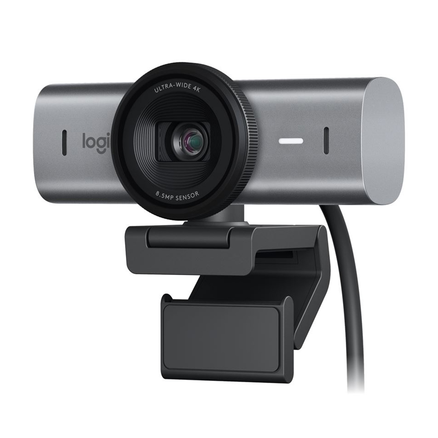 Una webcam argentata. L'obiettivo è nero. È montata su una clip nera regolabile.
