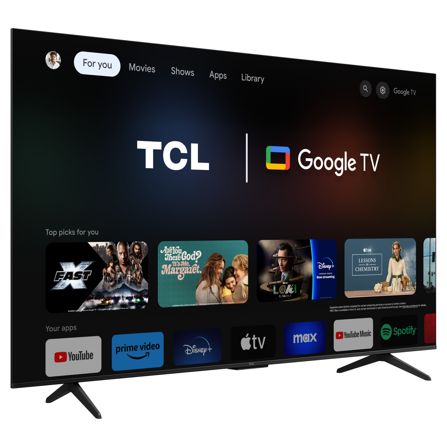 Ein TCL Google TV, der ein Menü mit Filmempfehlungen und App-Symbolen auf schwarzem Hintergrund anzeigt.