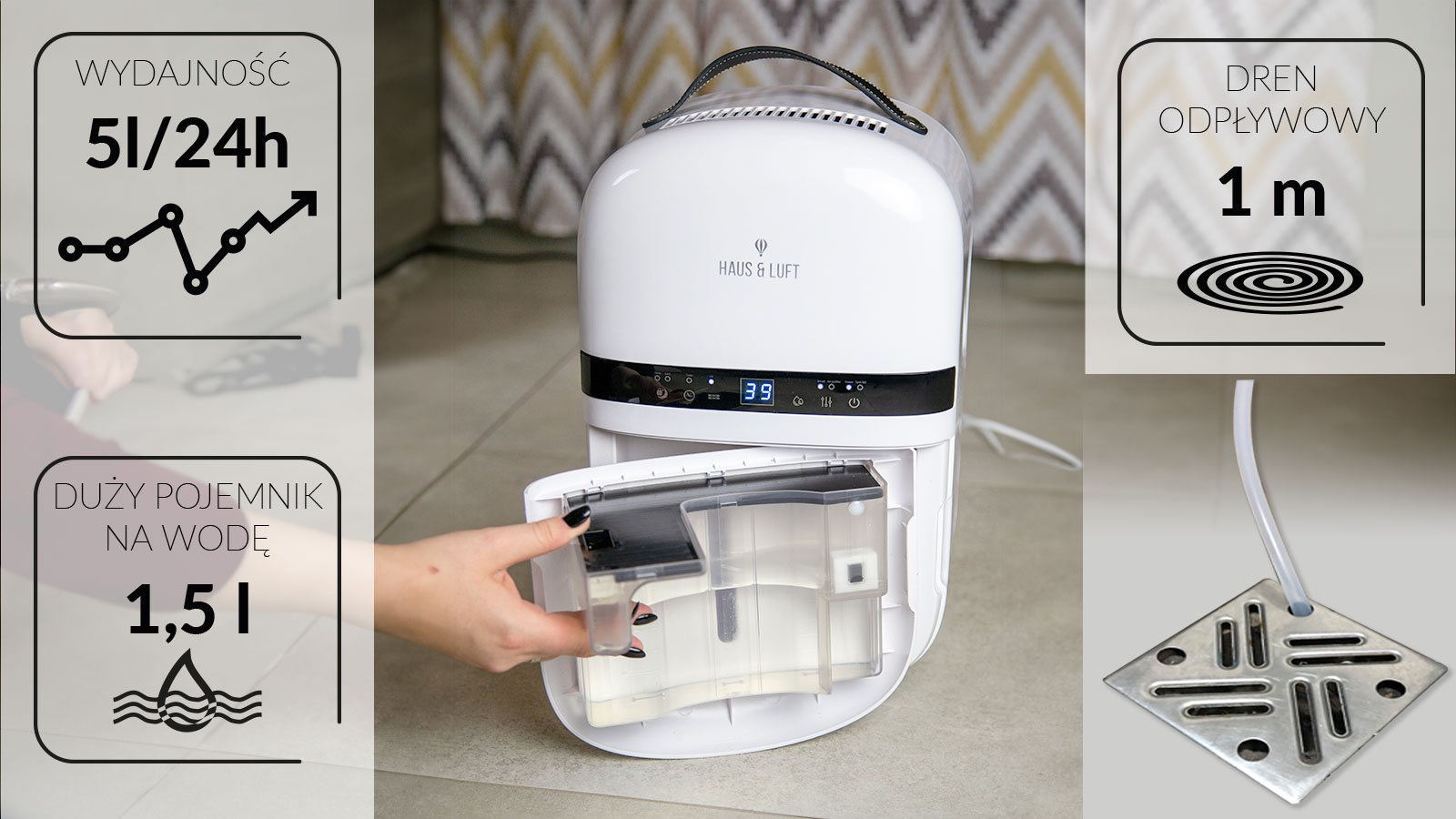 Kobieta trzyma zbiornik na wodę z osuszacza. Tekst po polsku.