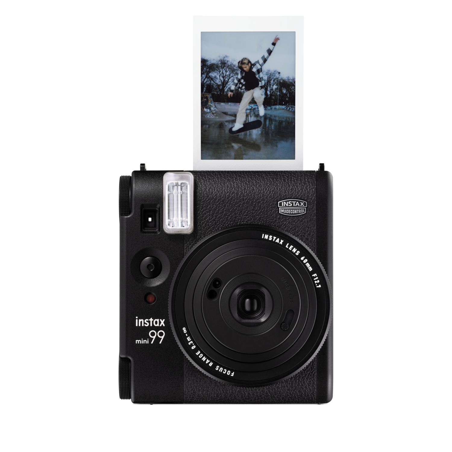 Zwarte Instax Mini 99 camera met een foto van een skateboarder.
