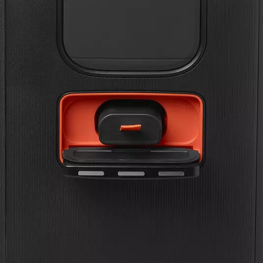 Czarny i pomarańczowy pojemnik na kurz robota sprzątającego. Pojemnik jest otwarty, pokazując filtr.