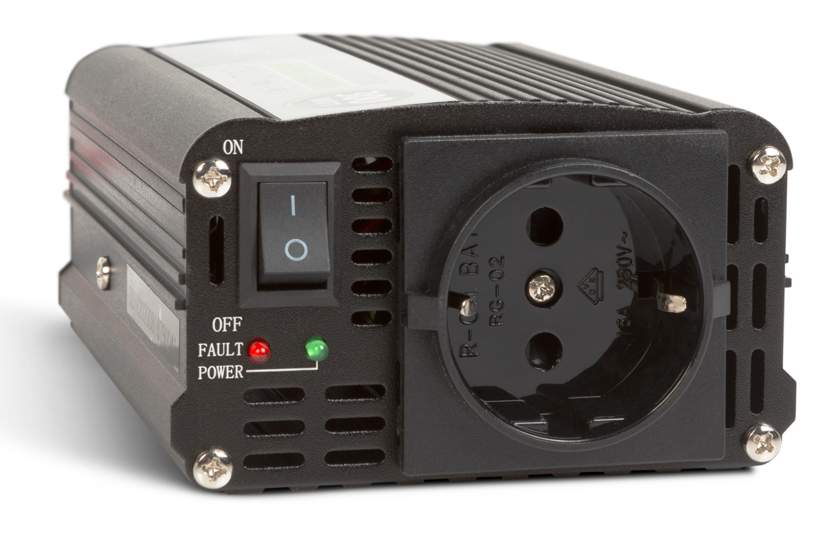 Egy inverter bekapcsolóval és aljzattal.