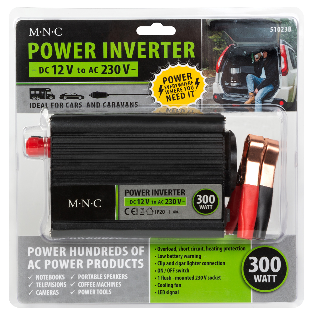 Egy inverter a csomagolásában, autó- és lakókocsi grafikákkal és szöveggel.