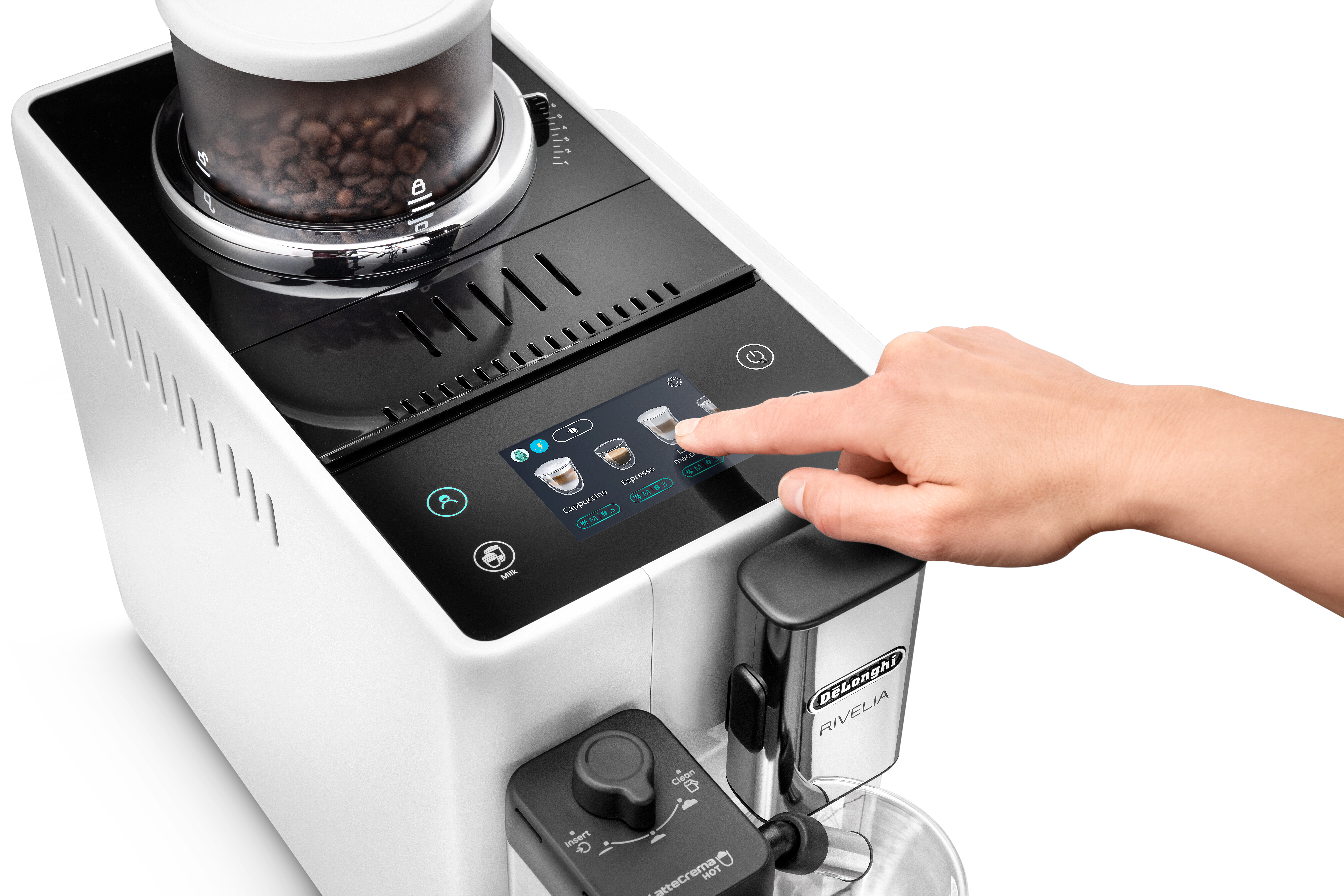 Nahaufnahme einer Kaffeemaschine mit Bohnenbehälter und Display.