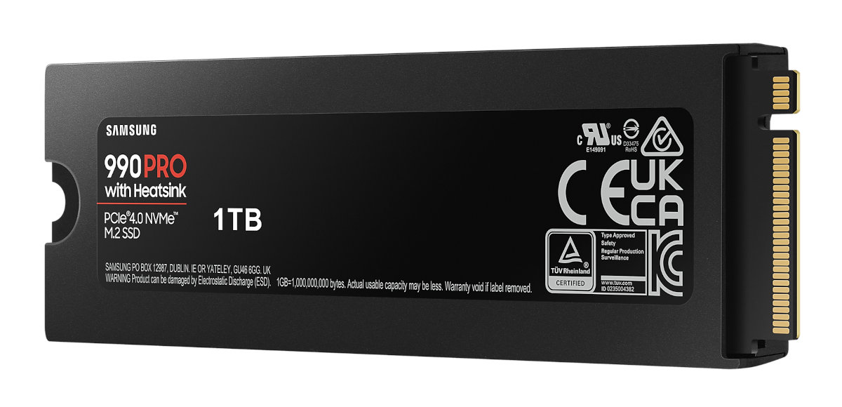 Czarny SSD z Samsung 990 Pro i pojemnością 1 TB, plus etykiety i złącza.