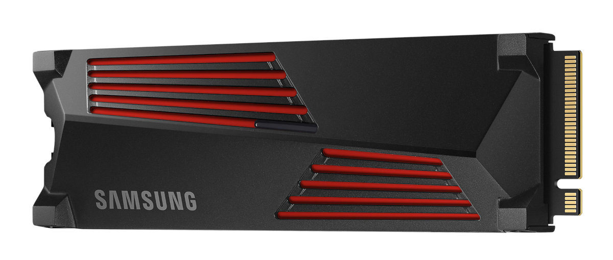 Czarny dysk SSD NVMe Samsung z czerwonymi akcentami, widok z boku. Nazwa marki w kolorze białym.