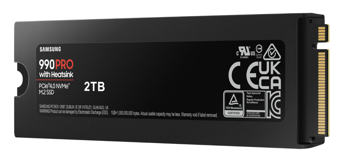 Czarny SSD z Samsung 990 Pro i pojemnością 2 TB, plus etykiety i złącza.