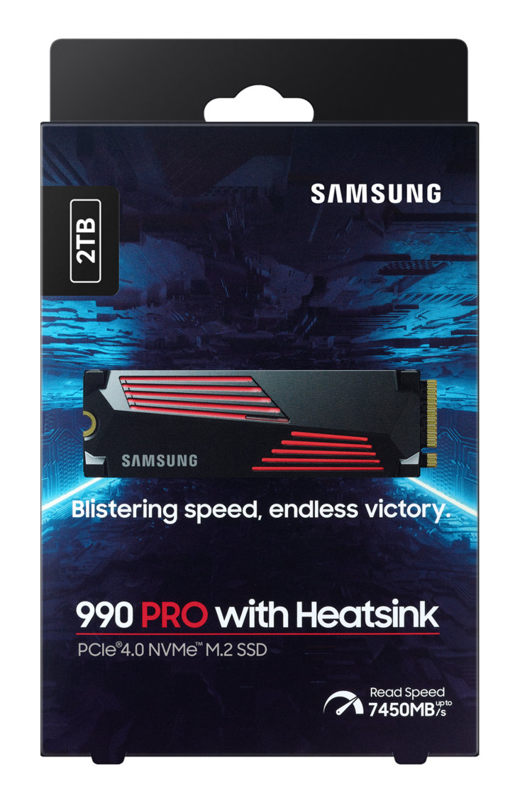 Czarny dysk SSD w pudełku z informacjami o produkcie i czerwonymi paskami. Pudełko z logo Samsung.