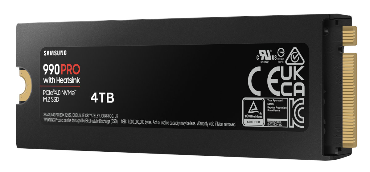 Czarny dysk SSD z białym tekstem. Czyta '990 PRO' i '4TB'. Posiada radiator.