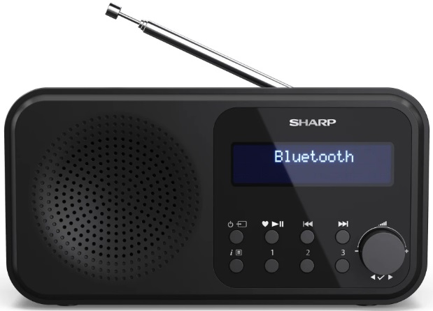Czarny radioodbiornik z głośnikiem, wyświetlaczem i przyciskami. Antena wystaje. Wyświetlany jest Bluetooth.
