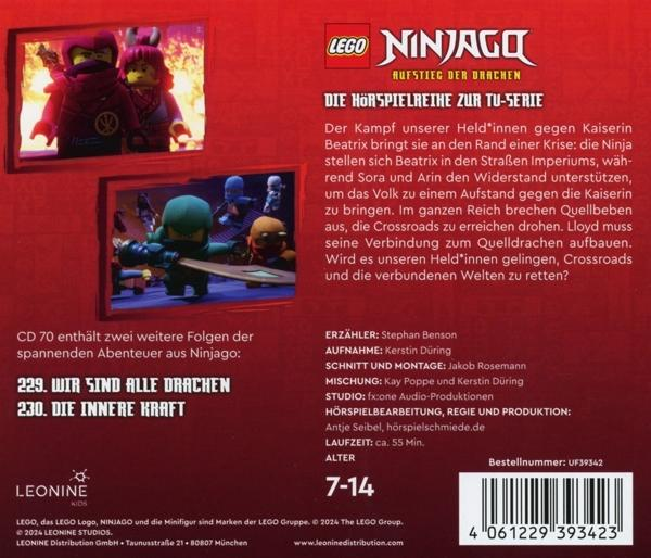 Rückseite eines Ninjago CD-Covers. Text und Bilder von Ninjago-Charakteren und -Geschichte.