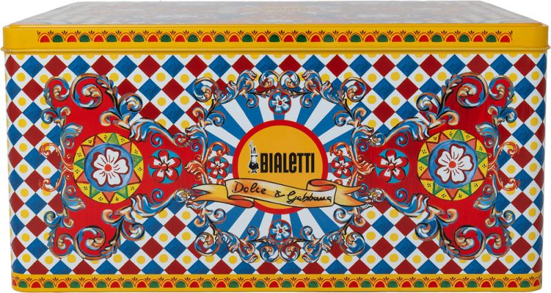 Eine bunte Dolce & Gabbana Bialetti Dose mit rotem und blauem Muster.
