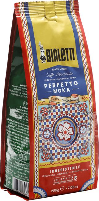 Eine Kaffeetüte mit einem Bialetti-Logo darauf.